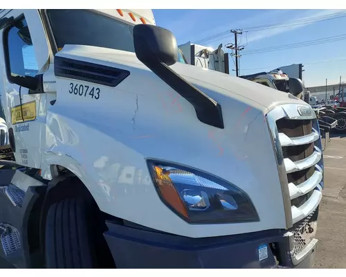 FREIGHTLINER CASCADIA 126 2017-2025 HOOD