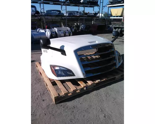 FREIGHTLINER CASCADIA 126 2017-2025 HOOD