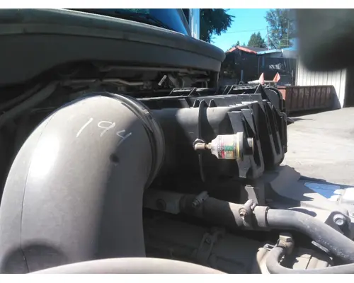 FREIGHTLINER CASCADIA 126 AIR CLEANER