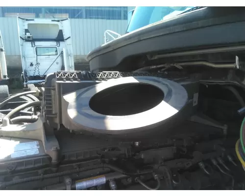 FREIGHTLINER CASCADIA 126 AIR CLEANER