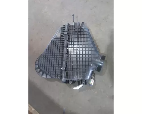 FREIGHTLINER CASCADIA 126 AIR CLEANER