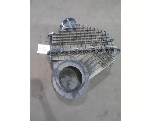 FREIGHTLINER CASCADIA 126 AIR CLEANER