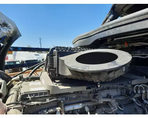 FREIGHTLINER CASCADIA 126 AIR CLEANER