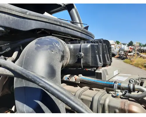 FREIGHTLINER CASCADIA 126 AIR CLEANER