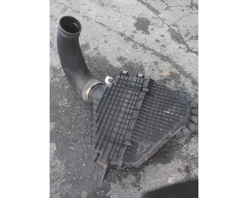 FREIGHTLINER CASCADIA 126 AIR CLEANER