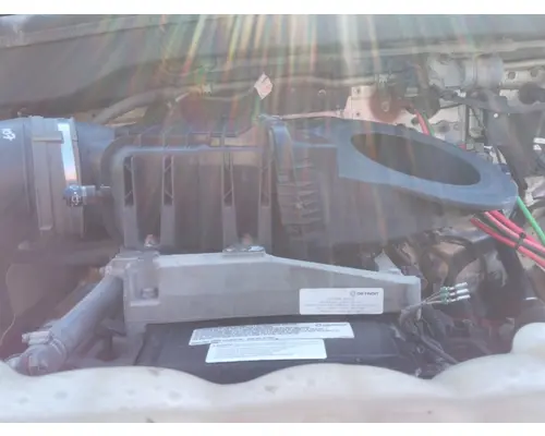 FREIGHTLINER CASCADIA 126 AIR CLEANER