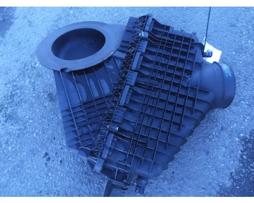 FREIGHTLINER CASCADIA 126 AIR CLEANER