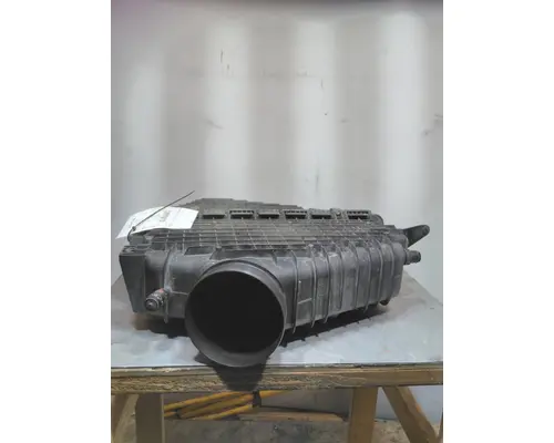 FREIGHTLINER CASCADIA 126 AIR CLEANER