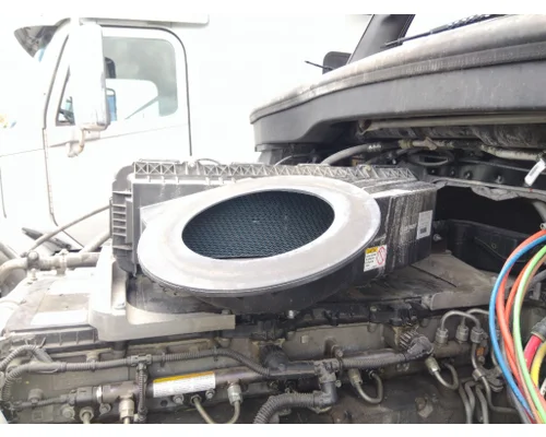 FREIGHTLINER CASCADIA 126 AIR CLEANER