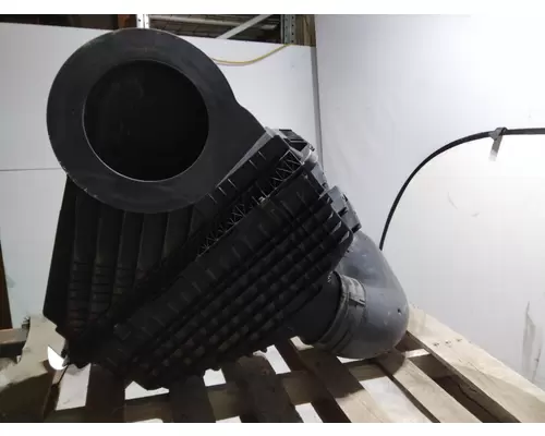 FREIGHTLINER CASCADIA 126 AIR CLEANER