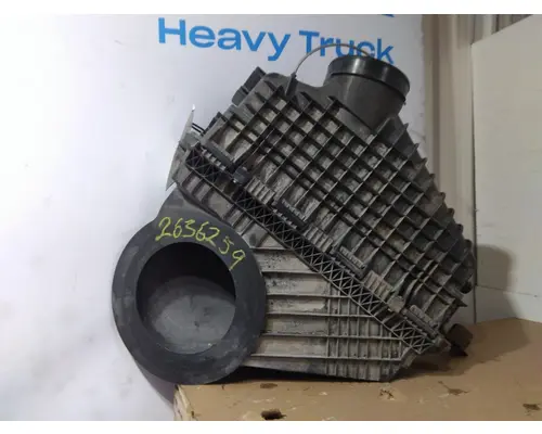 FREIGHTLINER CASCADIA 126 AIR CLEANER