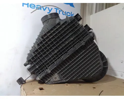 FREIGHTLINER CASCADIA 126 AIR CLEANER