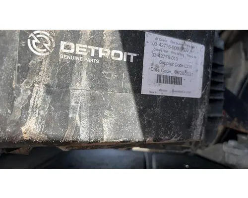 FREIGHTLINER CASCADIA 126 AIR CLEANER