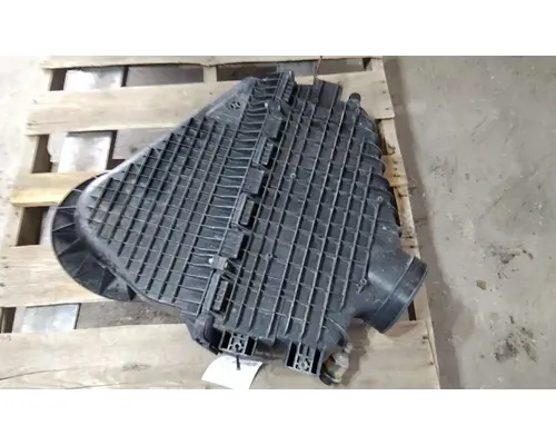 FREIGHTLINER CASCADIA 126 AIR CLEANER