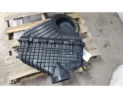 FREIGHTLINER CASCADIA 126 AIR CLEANER