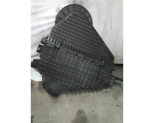 FREIGHTLINER CASCADIA 126 AIR CLEANER