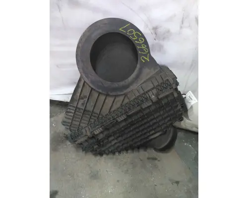 FREIGHTLINER CASCADIA 126 AIR CLEANER