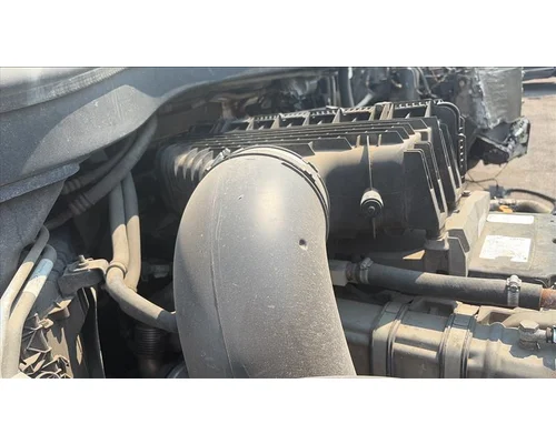 FREIGHTLINER CASCADIA 126 AIR CLEANER