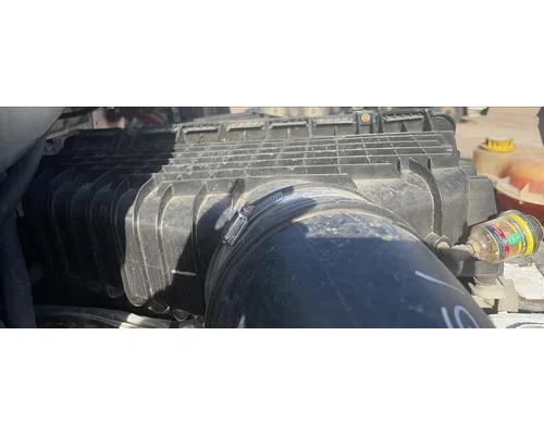 FREIGHTLINER CASCADIA 126 AIR CLEANER