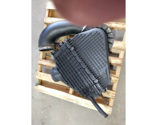 FREIGHTLINER CASCADIA 126 AIR CLEANER