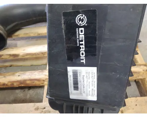 FREIGHTLINER CASCADIA 126 AIR CLEANER