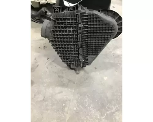 FREIGHTLINER CASCADIA 126 AIR CLEANER