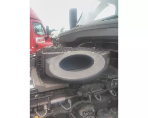 FREIGHTLINER CASCADIA 126 AIR CLEANER