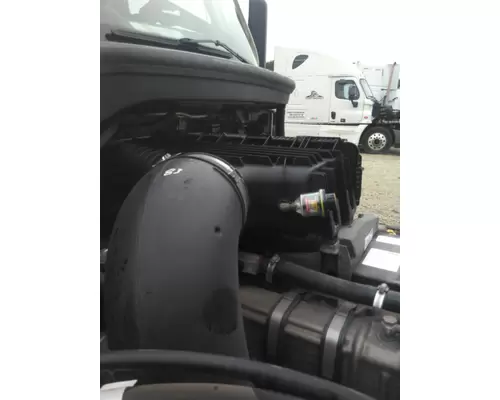 FREIGHTLINER CASCADIA 126 AIR CLEANER