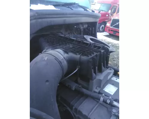 FREIGHTLINER CASCADIA 126 AIR CLEANER