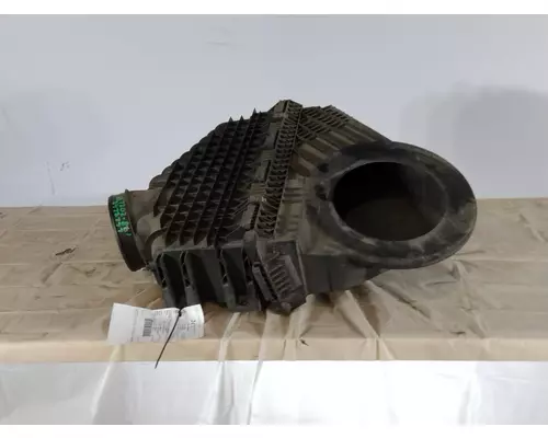 FREIGHTLINER CASCADIA 126 AIR CLEANER