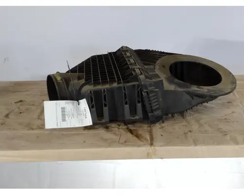 FREIGHTLINER CASCADIA 126 AIR CLEANER