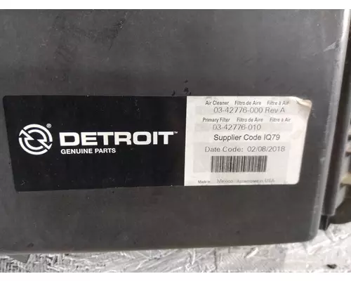 FREIGHTLINER CASCADIA 126 AIR CLEANER