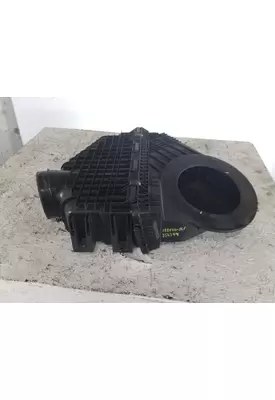 FREIGHTLINER CASCADIA 126 AIR CLEANER