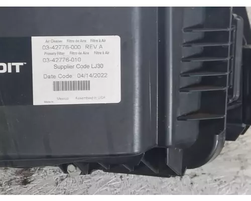 FREIGHTLINER CASCADIA 126 AIR CLEANER