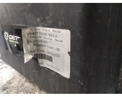 FREIGHTLINER CASCADIA 126 AIR CLEANER