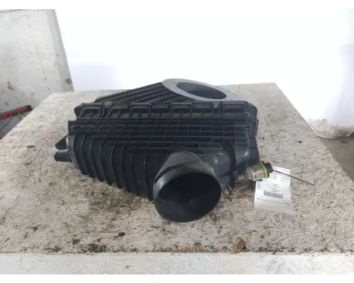 FREIGHTLINER CASCADIA 126 AIR CLEANER