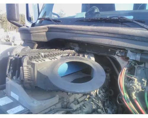 FREIGHTLINER CASCADIA 126 AIR CLEANER