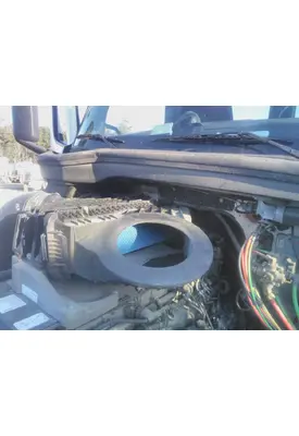 FREIGHTLINER CASCADIA 126 AIR CLEANER