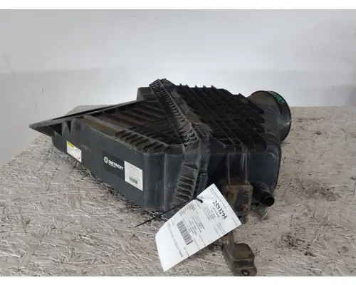 FREIGHTLINER CASCADIA 126 AIR CLEANER