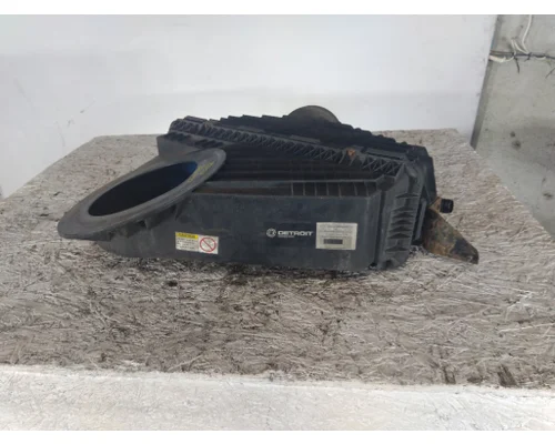 FREIGHTLINER CASCADIA 126 AIR CLEANER