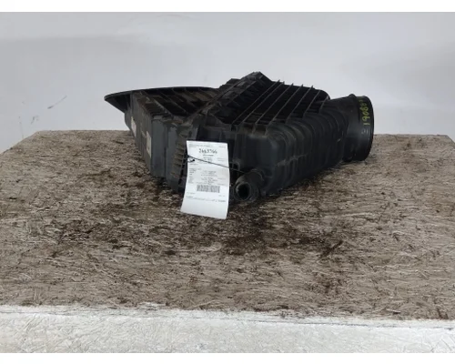 FREIGHTLINER CASCADIA 126 AIR CLEANER