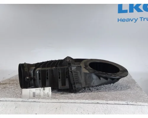 FREIGHTLINER CASCADIA 126 AIR CLEANER