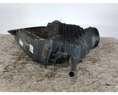 FREIGHTLINER CASCADIA 126 AIR CLEANER