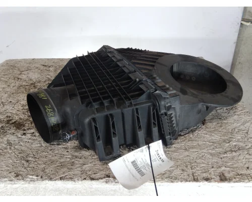 FREIGHTLINER CASCADIA 126 AIR CLEANER