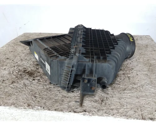 FREIGHTLINER CASCADIA 126 AIR CLEANER