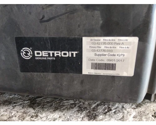 FREIGHTLINER CASCADIA 126 AIR CLEANER