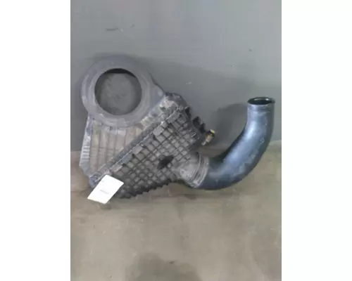 FREIGHTLINER CASCADIA 126 AIR CLEANER