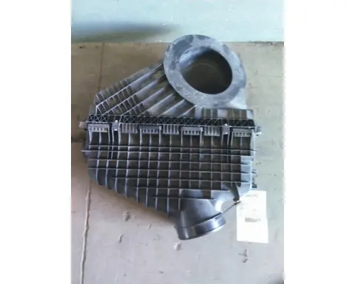 FREIGHTLINER CASCADIA 126 AIR CLEANER