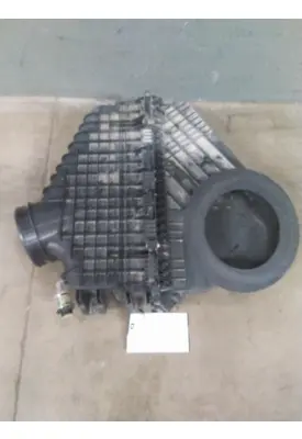 FREIGHTLINER CASCADIA 126 AIR CLEANER