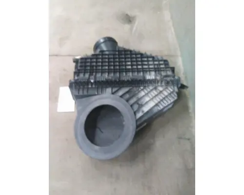 FREIGHTLINER CASCADIA 126 AIR CLEANER